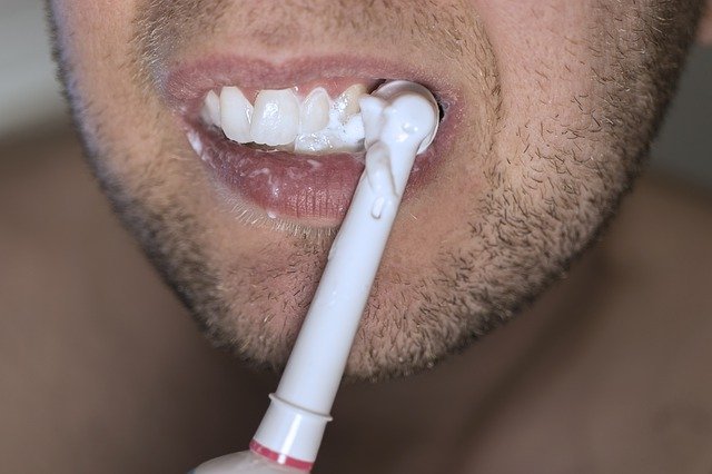 יש פתרון לחיוך מושלם – השתלות שיניים
